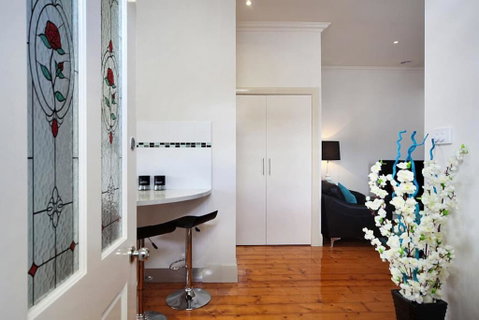 Hidden Gem In Cafe Strip! Chadstone + King Bed - Tweed Heads Accommodation 2