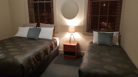 Highlands Hotel - Tweed Heads Accommodation 1