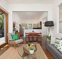 Historic 1890s House With Terraced Backyard Deck - Tweed Heads Accommodation