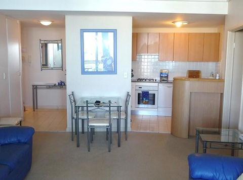 Homebush Bay Self-Contained Modern Two-Bedroom Apartments (BEN) - Tweed Heads Accommodation 3