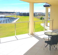 Island Waterfront Getaway - WiFi - Tweed Heads Accommodation