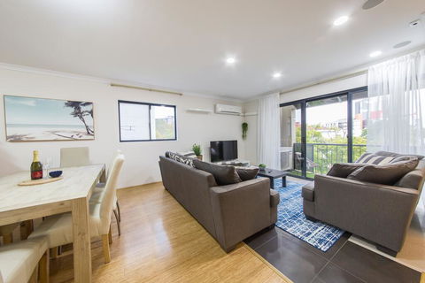 ISOLATION READY!! Super Size Me!! Top Location. Isolation Ready. Sanitised. Free CAT Bus, Pool, Gym And Everything At Your Finge - Tweed Heads Accommodation 0