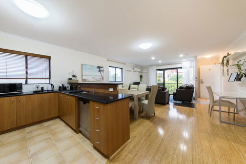 ISOLATION READY!! Super Size Me!! Top Location. Isolation Ready. Sanitised. Free CAT Bus, Pool, Gym And Everything At Your Finge - Tweed Heads Accommodation 2