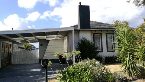 Jesson Crescent Dandenong Cozy House - Tweed Heads Accommodation 1