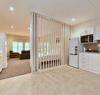King I - you can honestly walk to Bimbadgen and Hope Estate concerts - Tweed Heads Accommodation