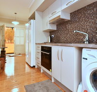 King II - you can honestly walk to Bimbadgen and Hope Estate concerts - Tweed Heads Accommodation