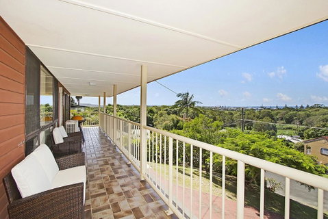 KINGSCLIFF HOLIDAY HOME ON THE HILL - SYD'S VIEW - Tweed Heads Accommodation 3