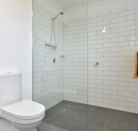 Kinloch Cottage renovated to new on Daisy Hill Vineyard - Tweed Heads Accommodation