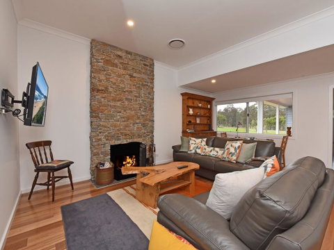 Kinloch Cottage Renovated To New On Daisy Hill Vineyard - Tweed Heads Accommodation 2