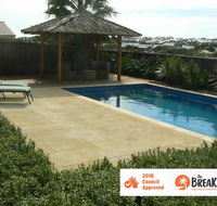 La Mer - Home with a Pool - Tweed Heads Accommodation