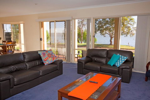 Lake Boga Waterfront Holiday House - Tweed Heads Accommodation 2