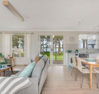 Lake Front Home - Relax  Unwind - Tweed Heads Accommodation