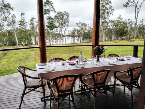 Lake Tinaroo Waterfrontage - Tweed Heads Accommodation 1