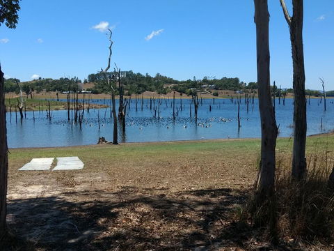 Lake Tinaroo Waterfrontage - Tweed Heads Accommodation 2