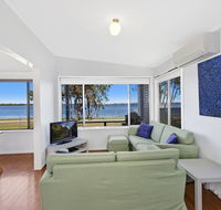 Lakes Edge Cottage - Tweed Heads Accommodation