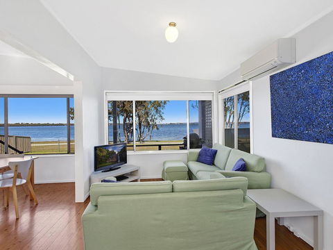Lakes Edge Cottage - Tweed Heads Accommodation 0