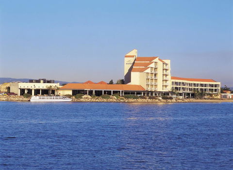 Lakes Hotel - Tweed Heads Accommodation 0