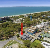 LAVISH BEACH HOUSE ON THE SURF SIDE - Tweed Heads Accommodation