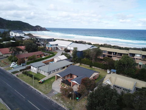 LIFES A BEACH 1 - Tweed Heads Accommodation 0