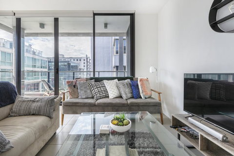 LIGHT, AIRY, SPACIOUS QUEENS ROAD APARTMENT - Tweed Heads Accommodation 2