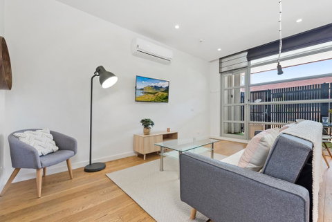Light-Filled Beachside Apartment In Trendy Area - Tweed Heads Accommodation 1