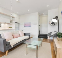 Light-Filled Beachside Apartment in Trendy Area - Tweed Heads Accommodation