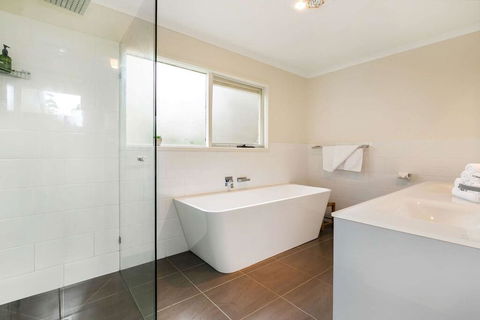 Lighthouse Cottage - Tweed Heads Accommodation 0