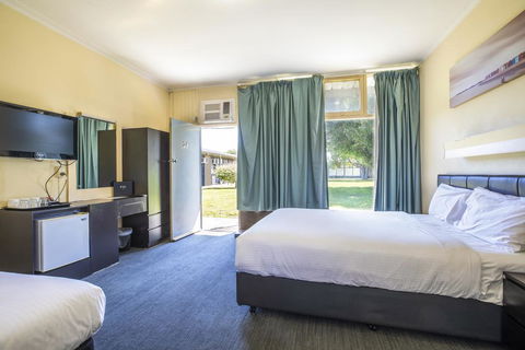 Links Hotel - Tweed Heads Accommodation 3
