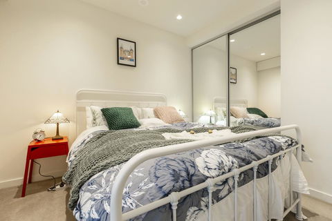 LUXURIOUS RIVERSIDE RESORT STYLE APARTMENTPOOLSPAGYMROOFTOP WITH CITY VIEWS - Tweed Heads Accommodation 1