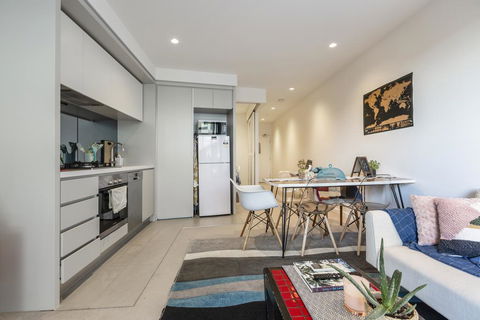 LUXURIOUS RIVERSIDE RESORT STYLE APARTMENTPOOLSPAGYMROOFTOP WITH CITY VIEWS - Tweed Heads Accommodation 3