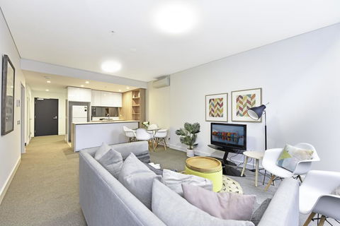 Luxury 1 Bedroom + 1 Study With 1 Parking - Tweed Heads Accommodation 0