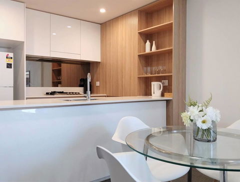 Luxury 1 Bedroom + 1 Study With 1 Parking - Tweed Heads Accommodation 2