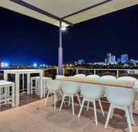 Luxury Darwin City Lights Jacuzzi Central Location Large House New Furnishings - Tweed Heads Accommodation