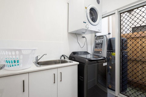 Luxury Home Close To Sleemans, QE2 Hospital & Griffith Uni - Tweed Heads Accommodation 1