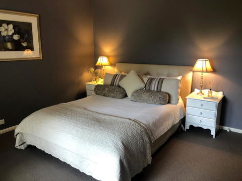 Luxury Room 15mins From Wagga's CBD - Tweed Heads Accommodation 0