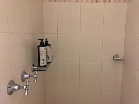 Luxury Room 15mins From Wagga's CBD - Tweed Heads Accommodation 2