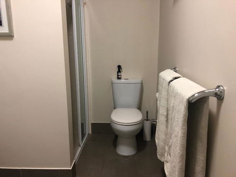 Luxury Room 15mins From Wagga's CBD - Tweed Heads Accommodation 3