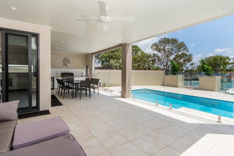 Luxury Waterfront Family Entertainer On Dolphin - Tweed Heads Accommodation 1
