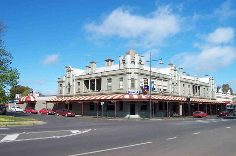 Madden's Commercial Hotel - Tweed Heads Accommodation 0