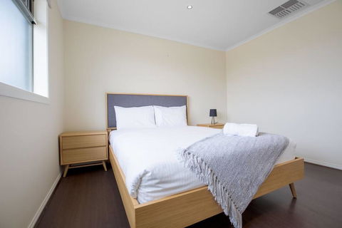 Magnificent Lux Stay@Mont Albert 4BR/WIFI/Garage - Tweed Heads Accommodation 2