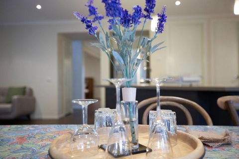 Magnificent Lux Stay@Mont Albert 4BR/WIFI/Garage - Tweed Heads Accommodation 1