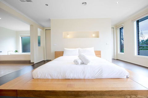 Magnificent Lux Stay@Mont Albert 4BR/WIFI/Garage - Tweed Heads Accommodation 0
