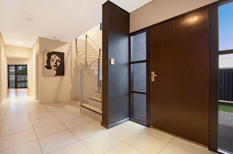 Marina Views Townhouse - Tweed Heads Accommodation 3