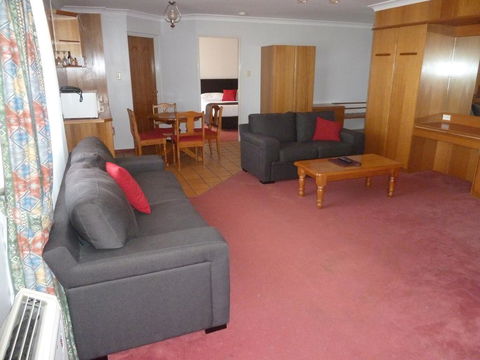 McNevins Warwick Motel - Tweed Heads Accommodation 1