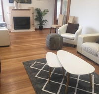 Melbourne delightful  comfortable home. Sleeps 10. Walk to train. 17 km from CBD. - Tweed Heads Accommodation