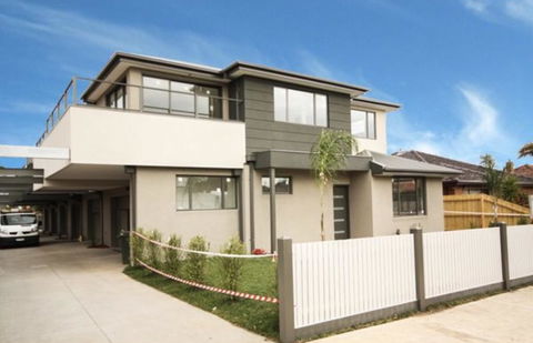 Melbourne Travel Station - Tweed Heads Accommodation 0