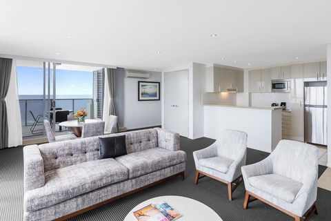 Meriton Suites Broadbeach - Tweed Heads Accommodation 3