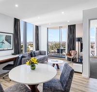Meriton Suites Mascot Central - Tweed Heads Accommodation