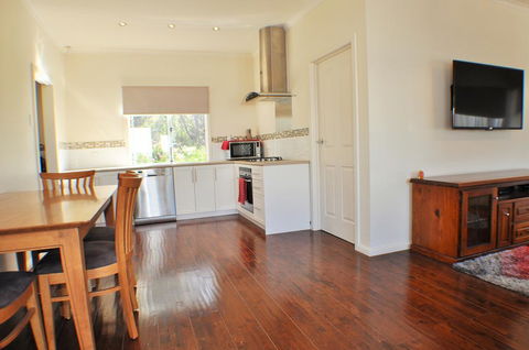 MODERN & LUXURIOUS WITH SPA BATH! - Tweed Heads Accommodation 1