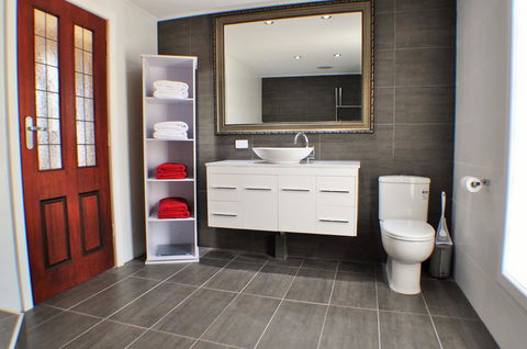 MODERN & LUXURIOUS WITH SPA BATH! - Tweed Heads Accommodation 3